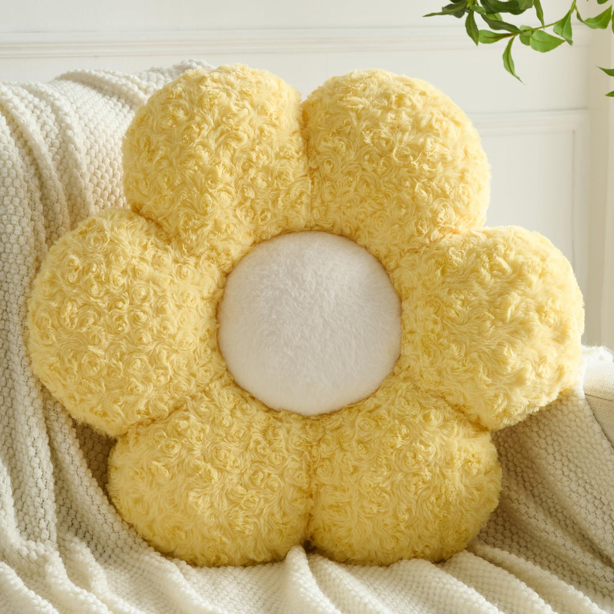 Flower Pillows, Decorative Throw Pillow with Soft Plush for Couch, Flower Shaped Pillow Home Decor Daisy Pillow for Bed (White, 14.9 Inches)