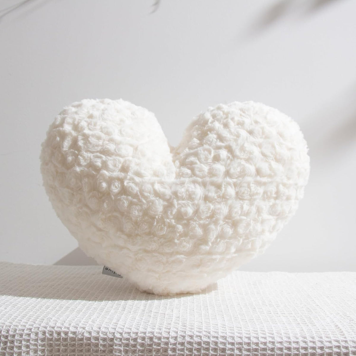 16" Creamy Pearl White Heart Pillow, Luxury 600GSM Rose Textured Faux Rabbit Fur, Super Matte Soft Aesthetic Decorative Throw Pillow for Couch Bed Sofa, Neutral Home Decor Heart Cushion