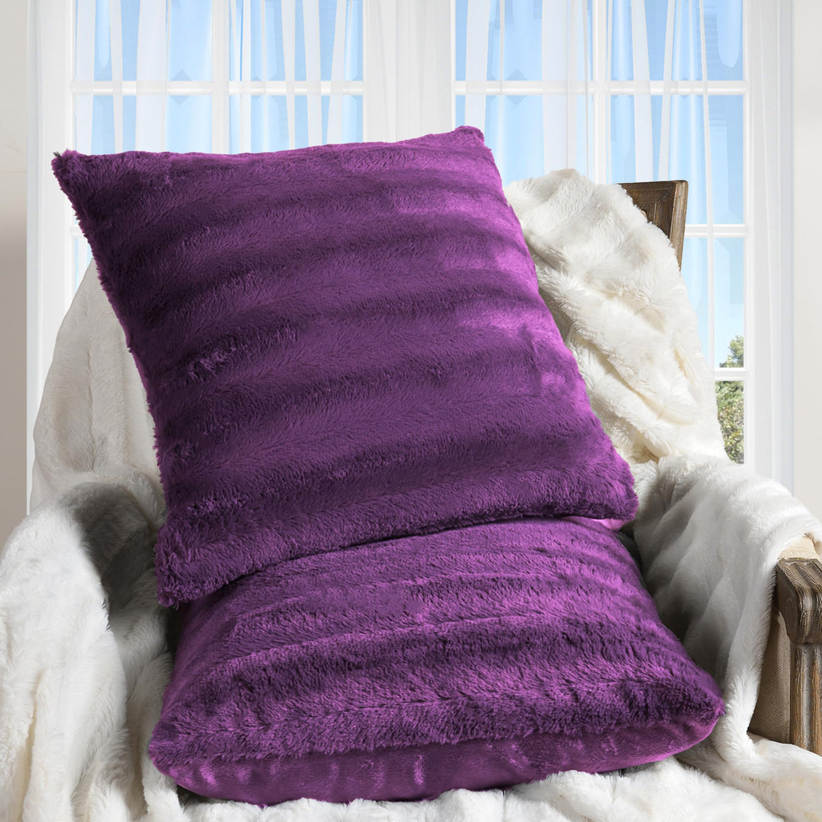 Cheer Collection Faux Fur Throw Pillows - Decorative Pillows for Couch, Bed Throw Pillows, Blue Accent Pillows for Bedroom or Living Room Aesthetic, Set of 2 Furry Throw Pillows, 20" x 20"