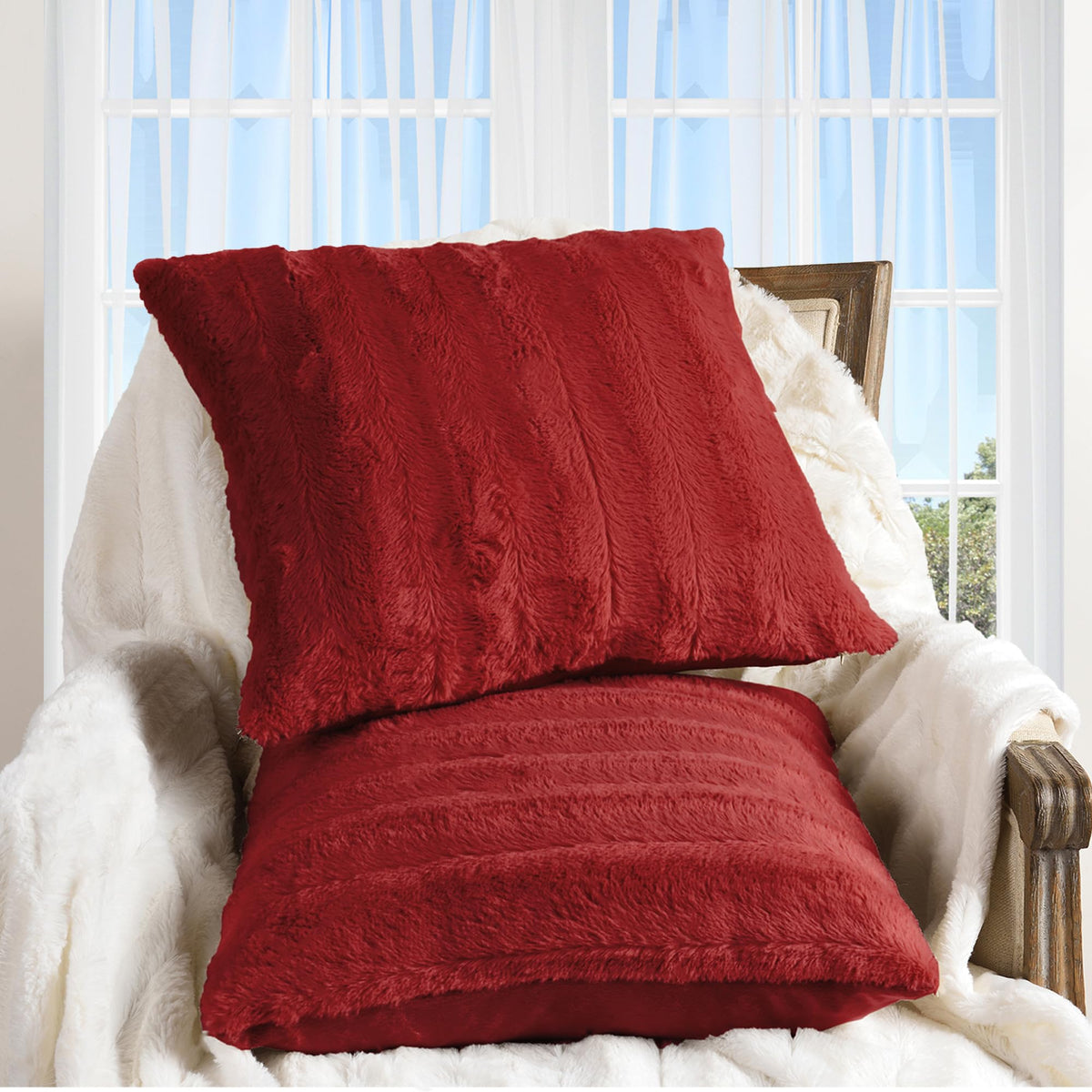 Cheer Collection Faux Fur Throw Pillows - Decorative Pillows for Couch, Bed Throw Pillows, Blue Accent Pillows for Bedroom or Living Room Aesthetic, Set of 2 Furry Throw Pillows, 20" x 20"